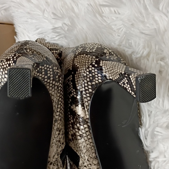 New Steve Madden Kapitol Python Print Ankle Booties Size 10M - Picture 11 of 12